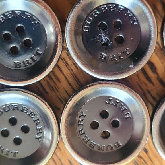 Authentic Burberry Brit Buttons 12 - Picture 3 of 4